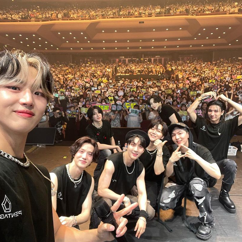 A moment captured by PENTAGON's fan