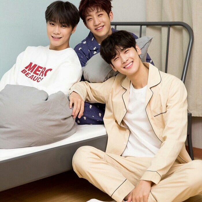 Latest photo of Jinjin (ASTRO)