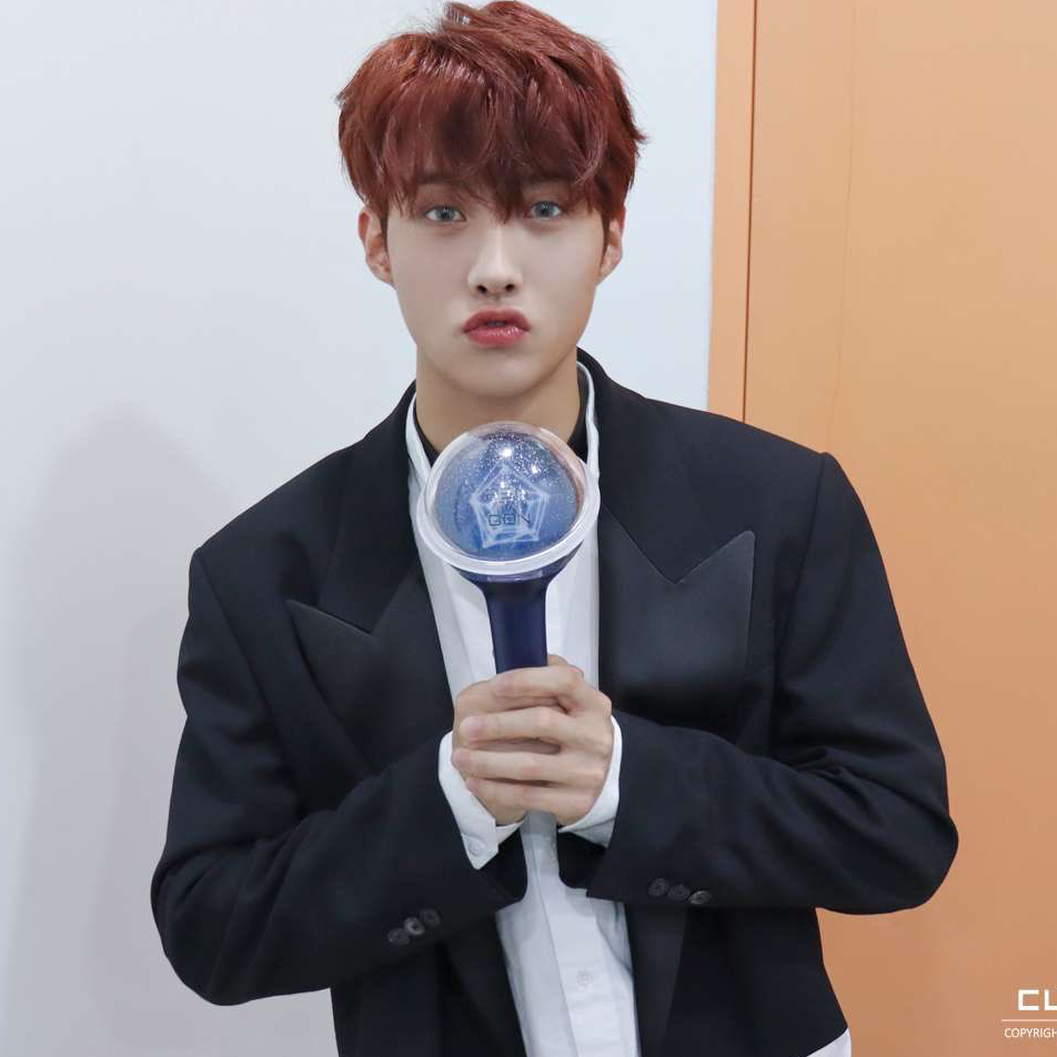 Behind-the-scenes cut of Yeoone (PENTAGON)