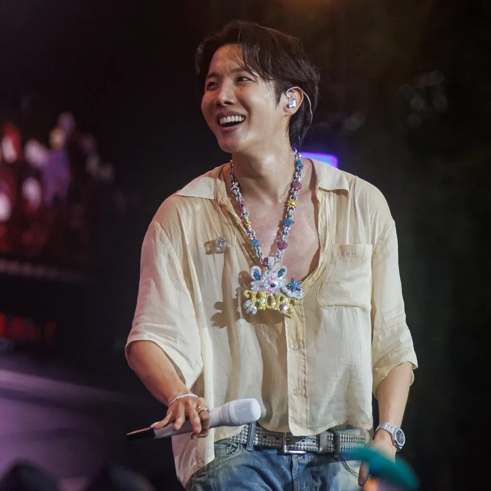 제이홉 (방탄소년단)의 최신 사진