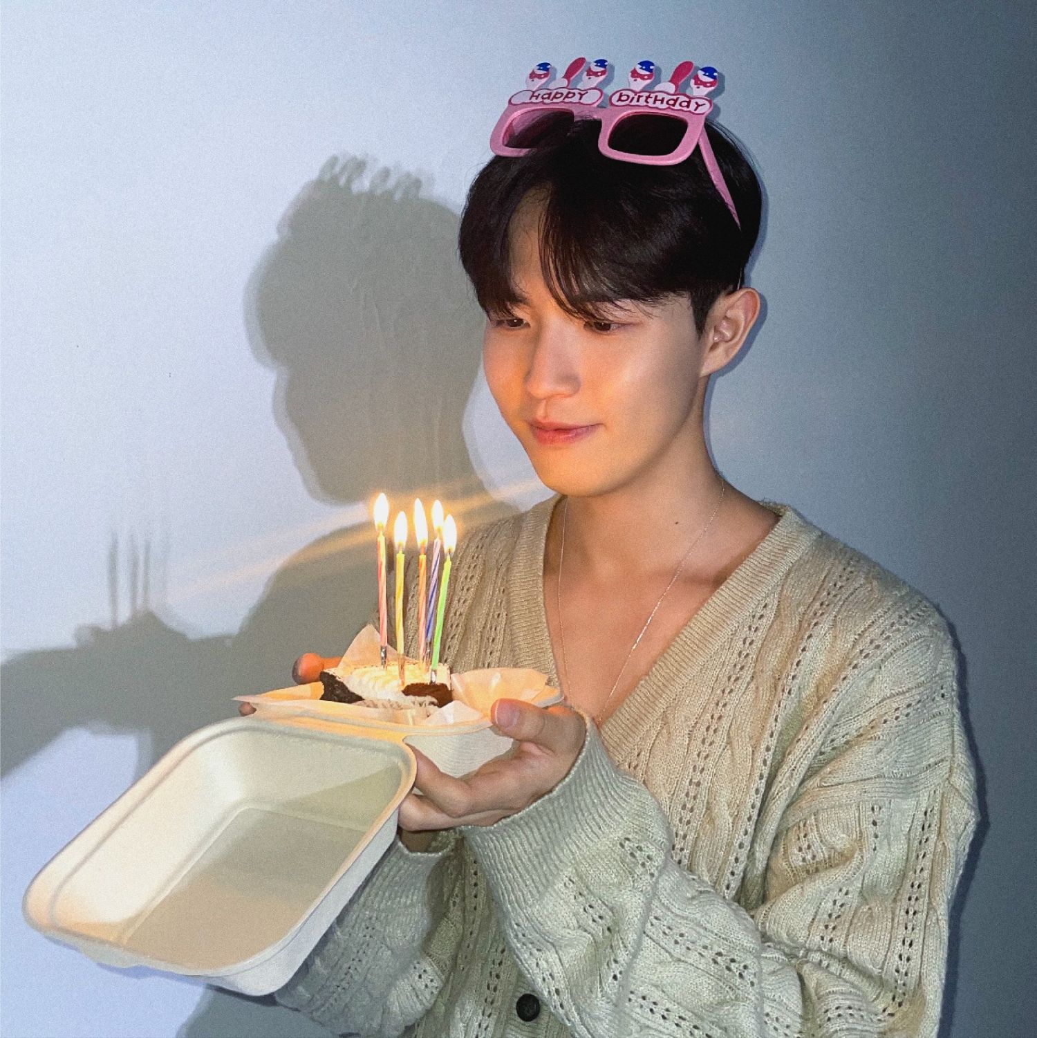 Behind-the-scenes cut of Kim Jaehwan