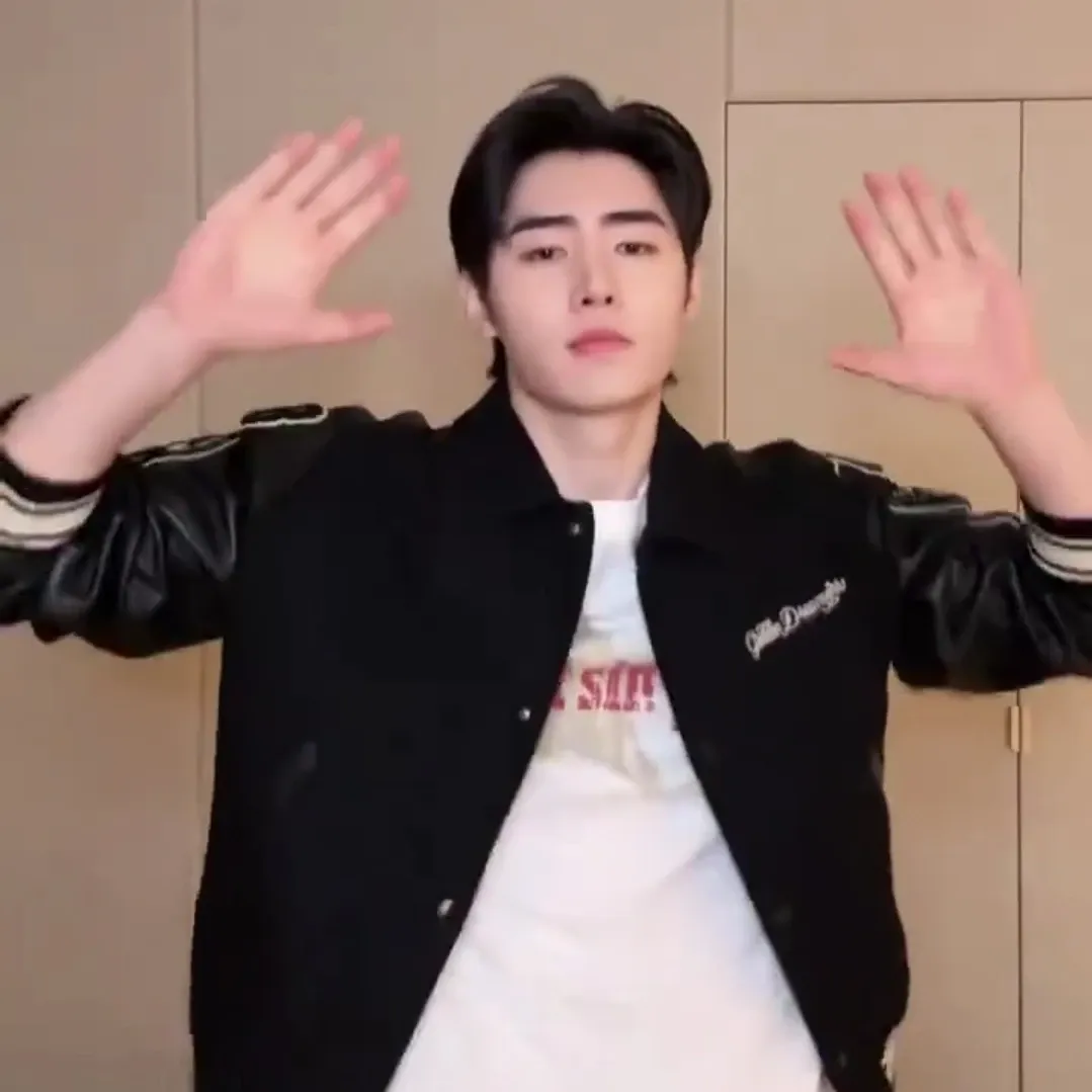 Momen yang diabadikan oleh penggemar Sunghoon (ENHYPEN)