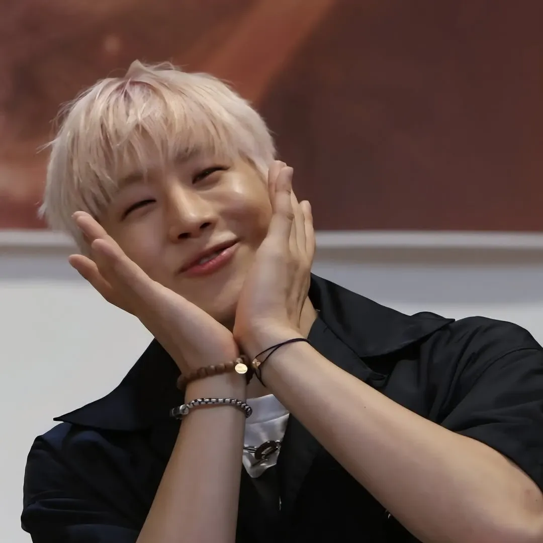 Behind-the-scenes cut of Jinjin (ASTRO)