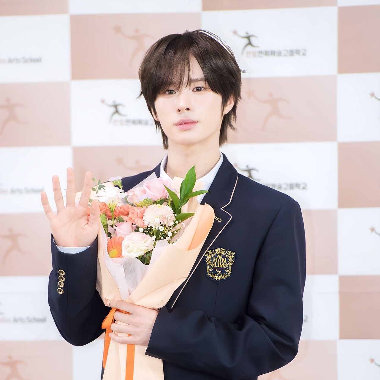 Behind-the-scenes cut of TWS