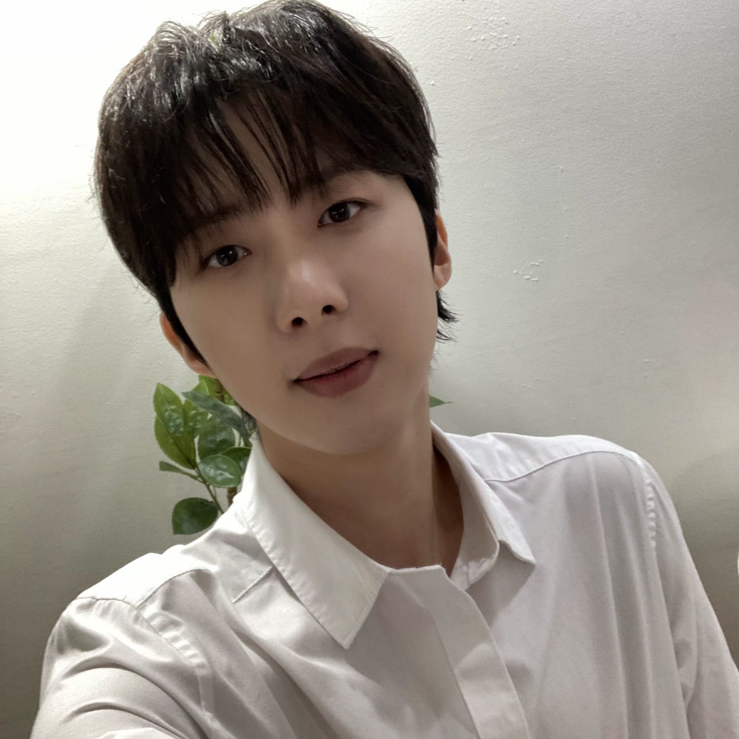 Recent activity shot of Hui (PENTAGON)