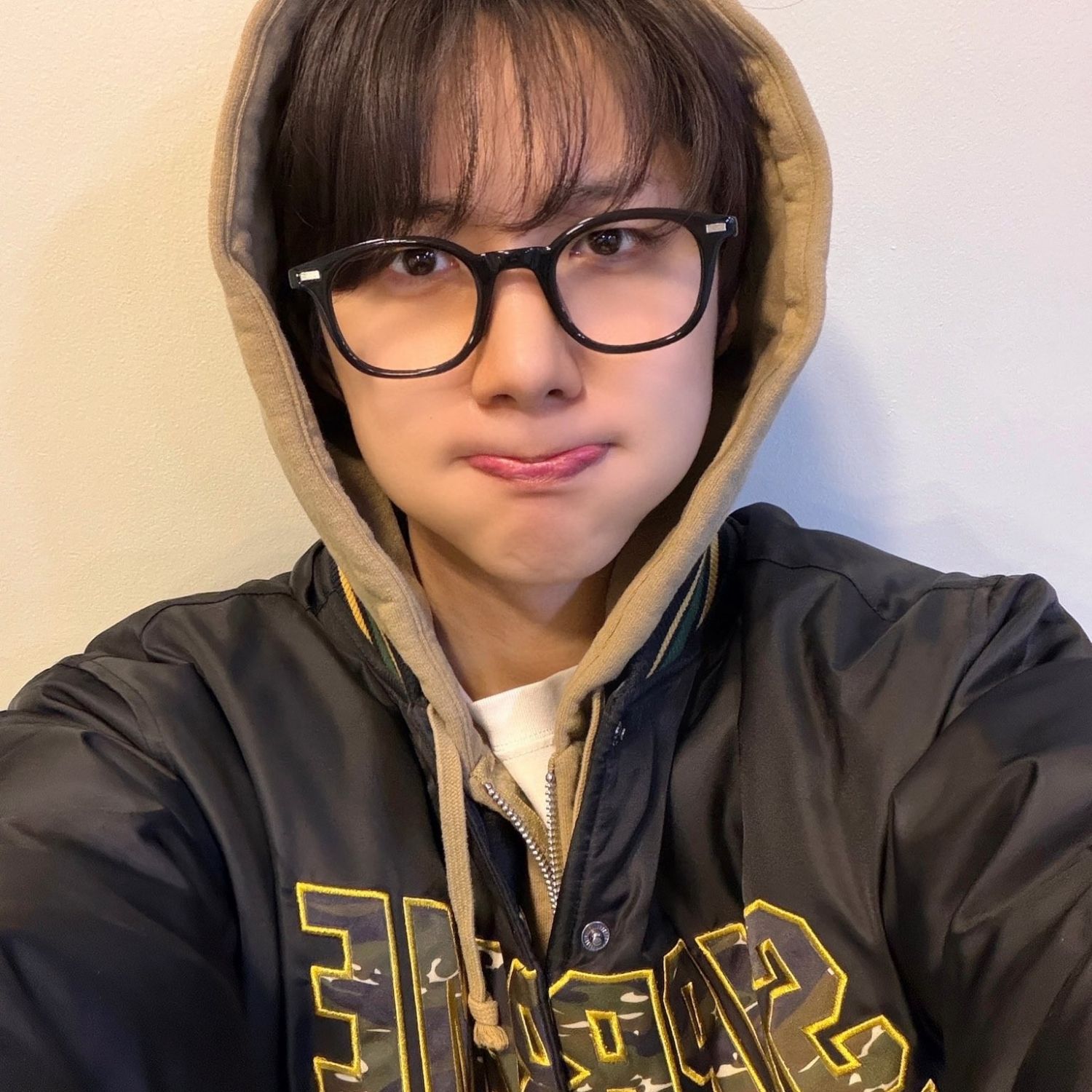 A moment captured by Hui (PENTAGON)'s fan