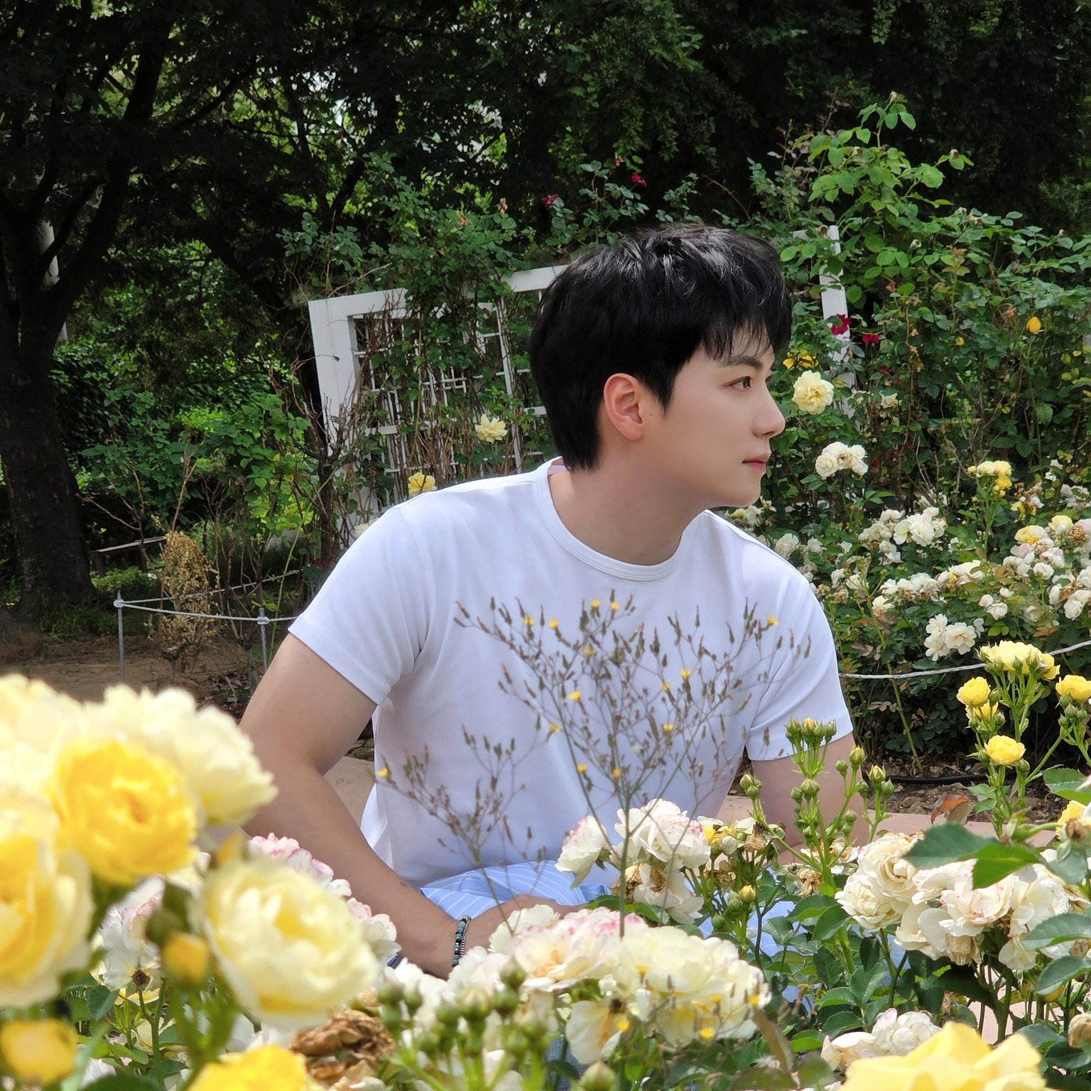 Behind-the-scenes cut of Kim Jonghyeon