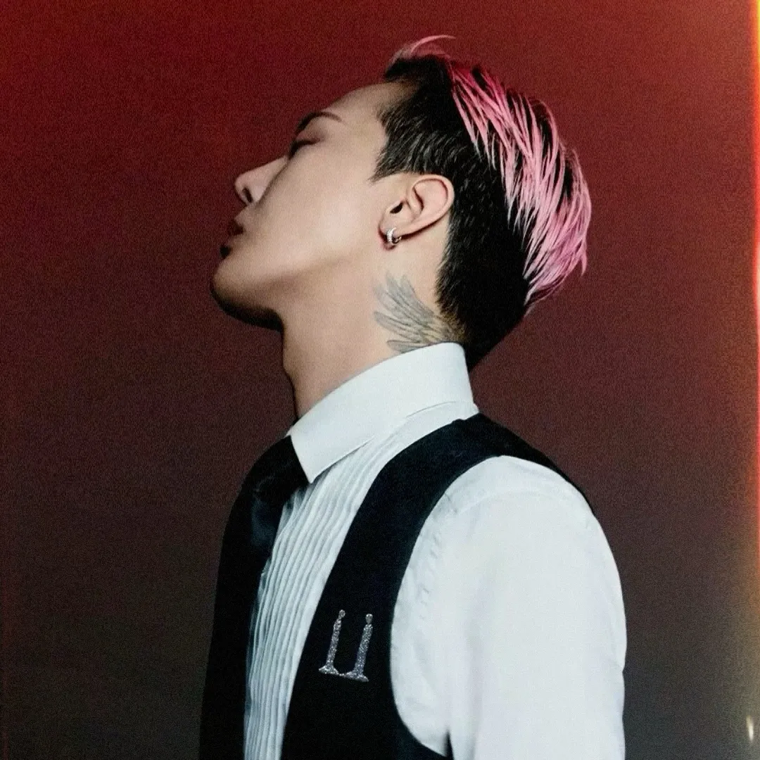 Recent activity shot of G-DRAGON (BIGBANG)