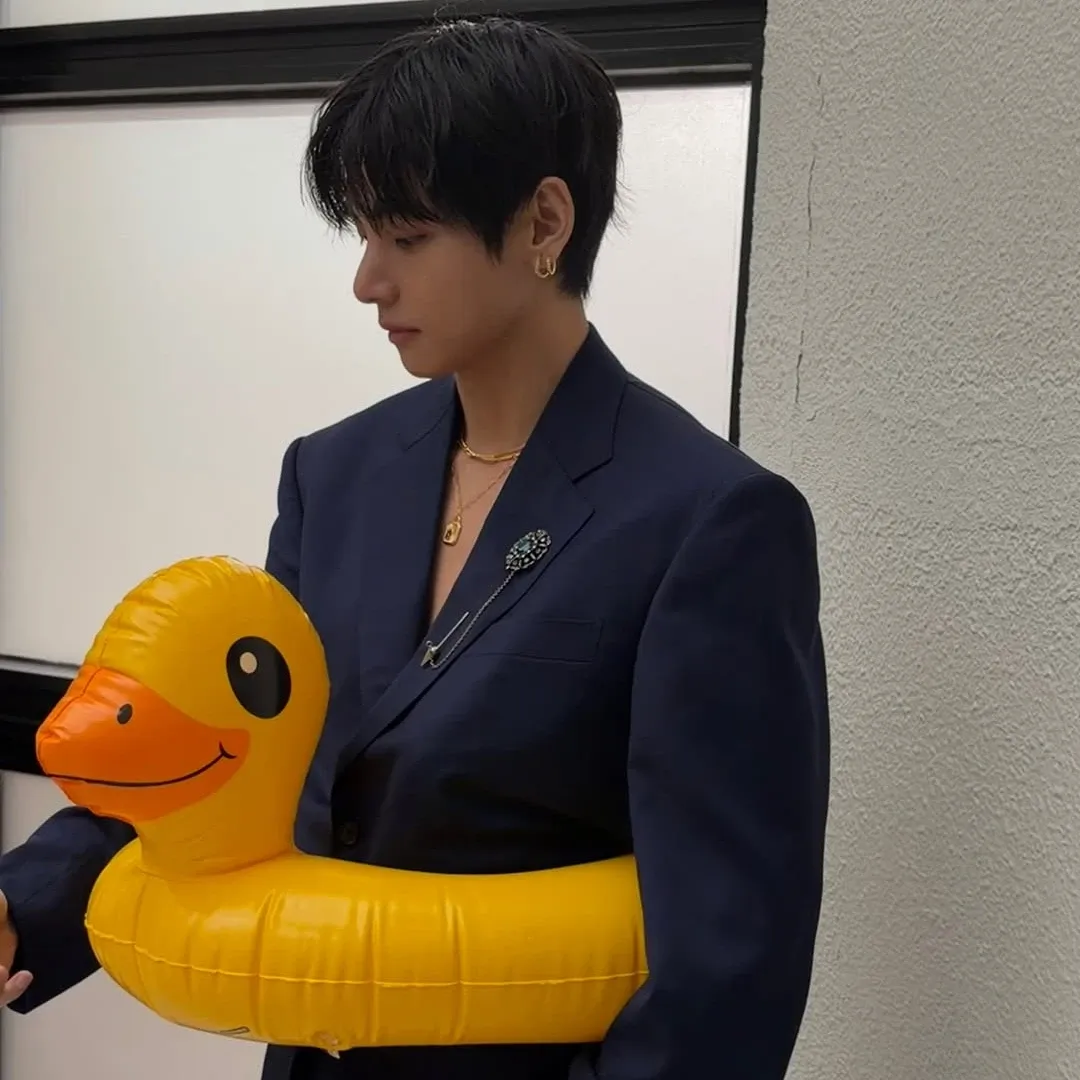 V (防彈少年團)的最新照片