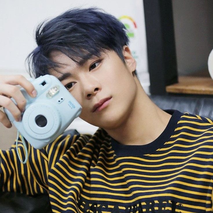 A moment captured by Moonbin (ASTRO)'s fan