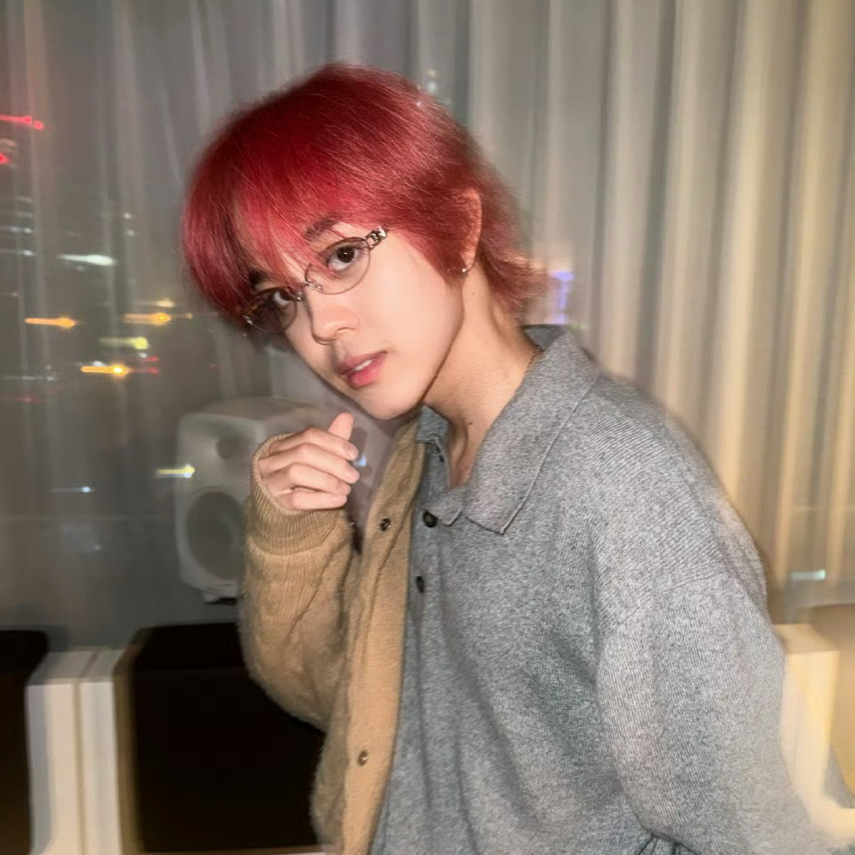 A moment captured by THI-O (NexT1DE)'s fan