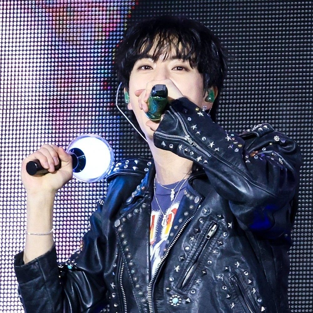 Foto aktivitas terbaru Jin (BTS)