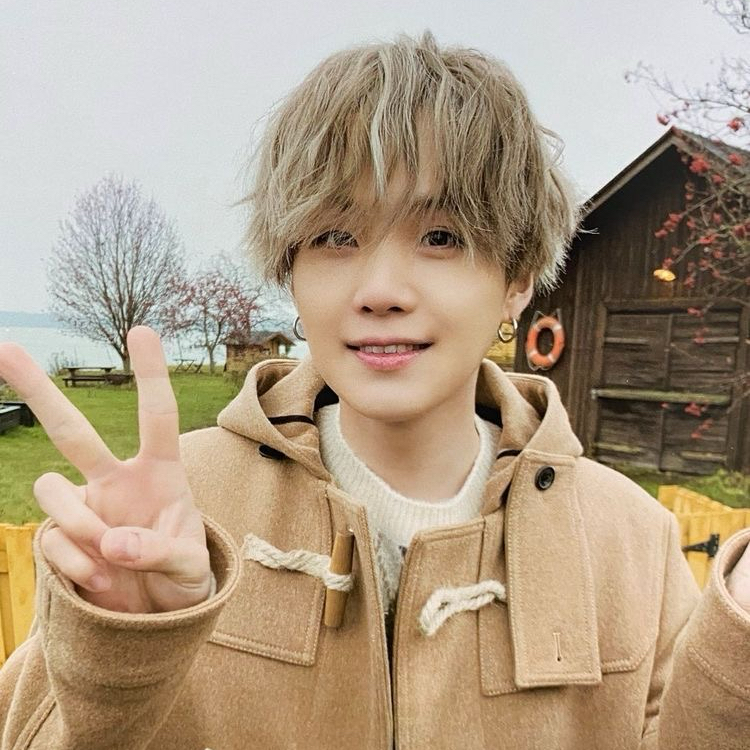 Latest photo of SUGA (BTS)