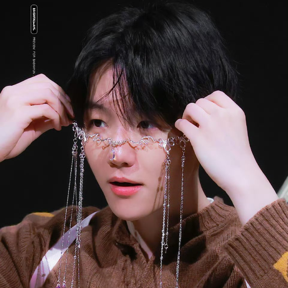 백현 (EXO)의 비하인드 컷