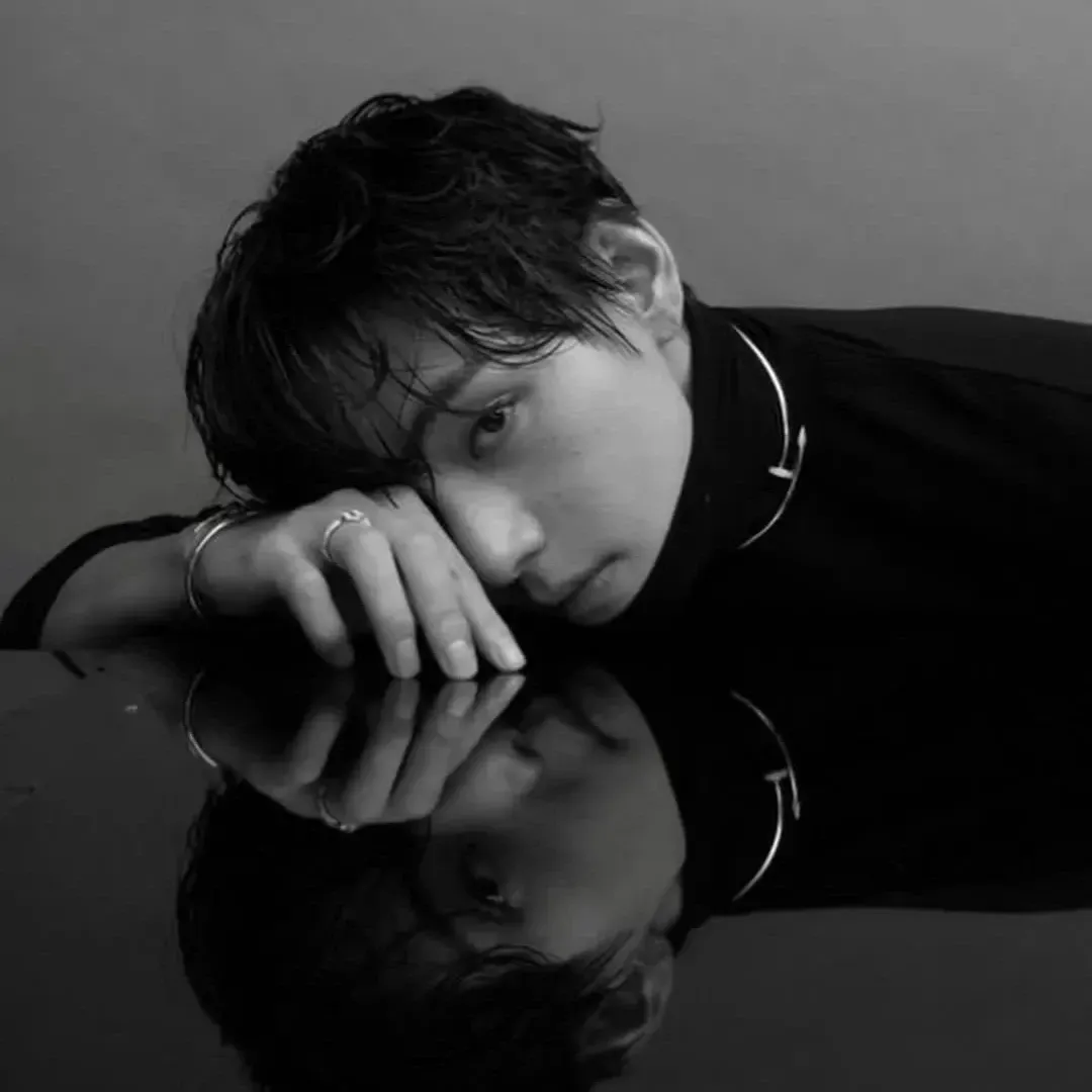 뷔 (방탄소년단) 최근 활동샷