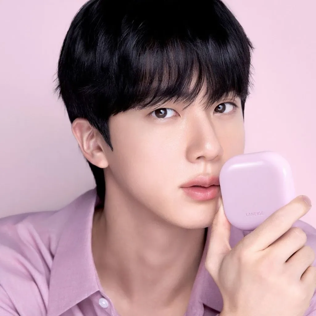 Foto aktivitas terbaru Jin (BTS)