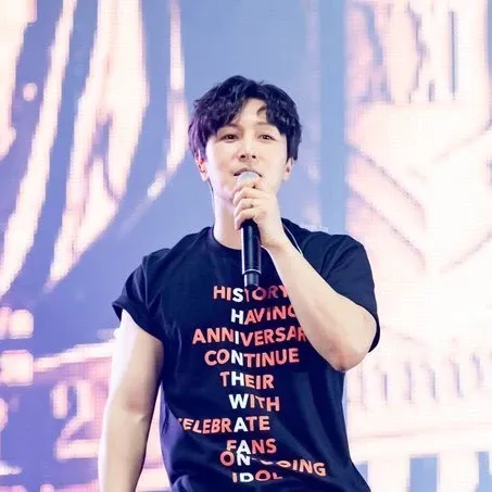 A moment captured by Kim Dongwan (SHINHWA)'s fan