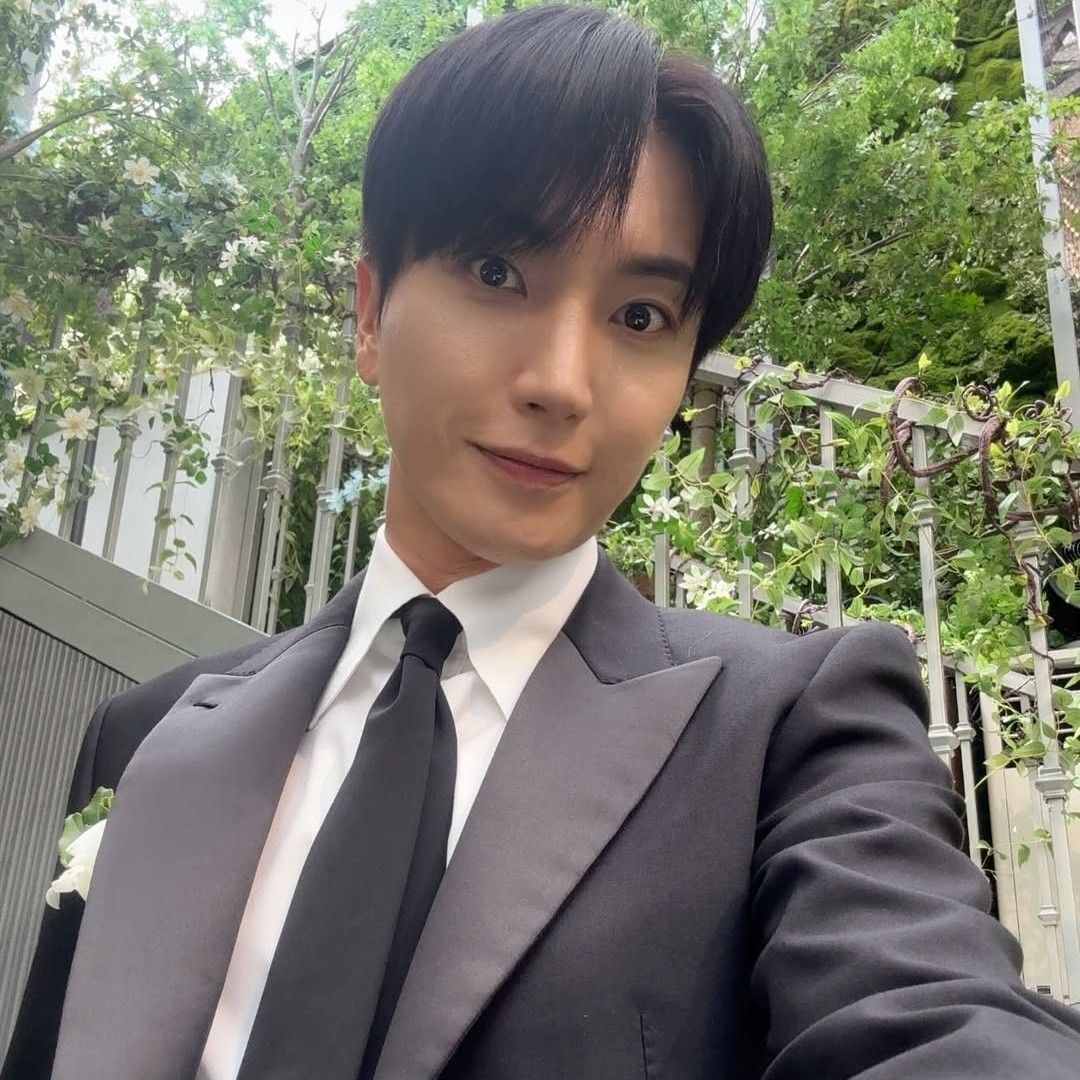 A moment captured by Leeteuk (Super Junior)'s fan