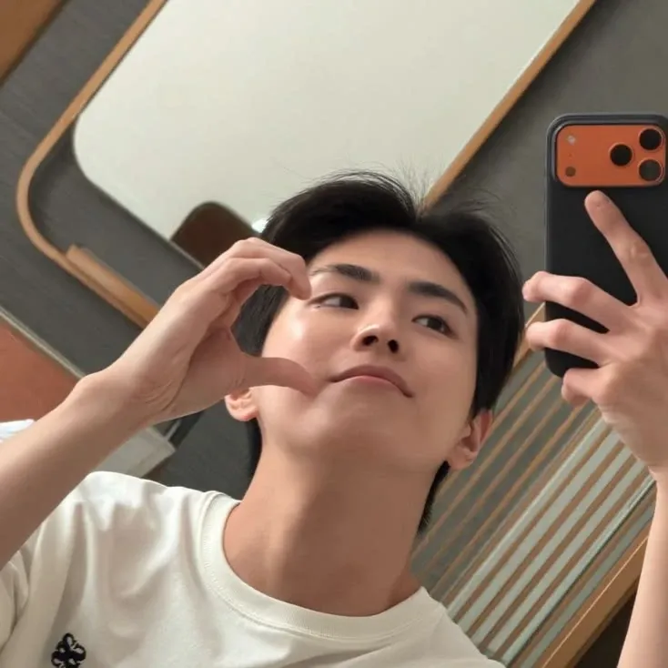 Recent activity shot of Yonghee (CIX)