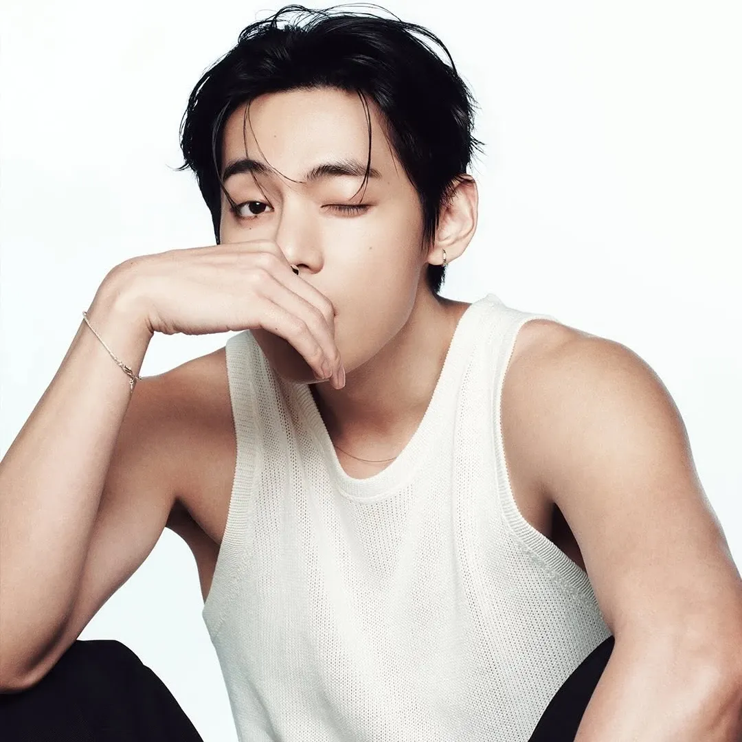 Latest photo of V (BTS)