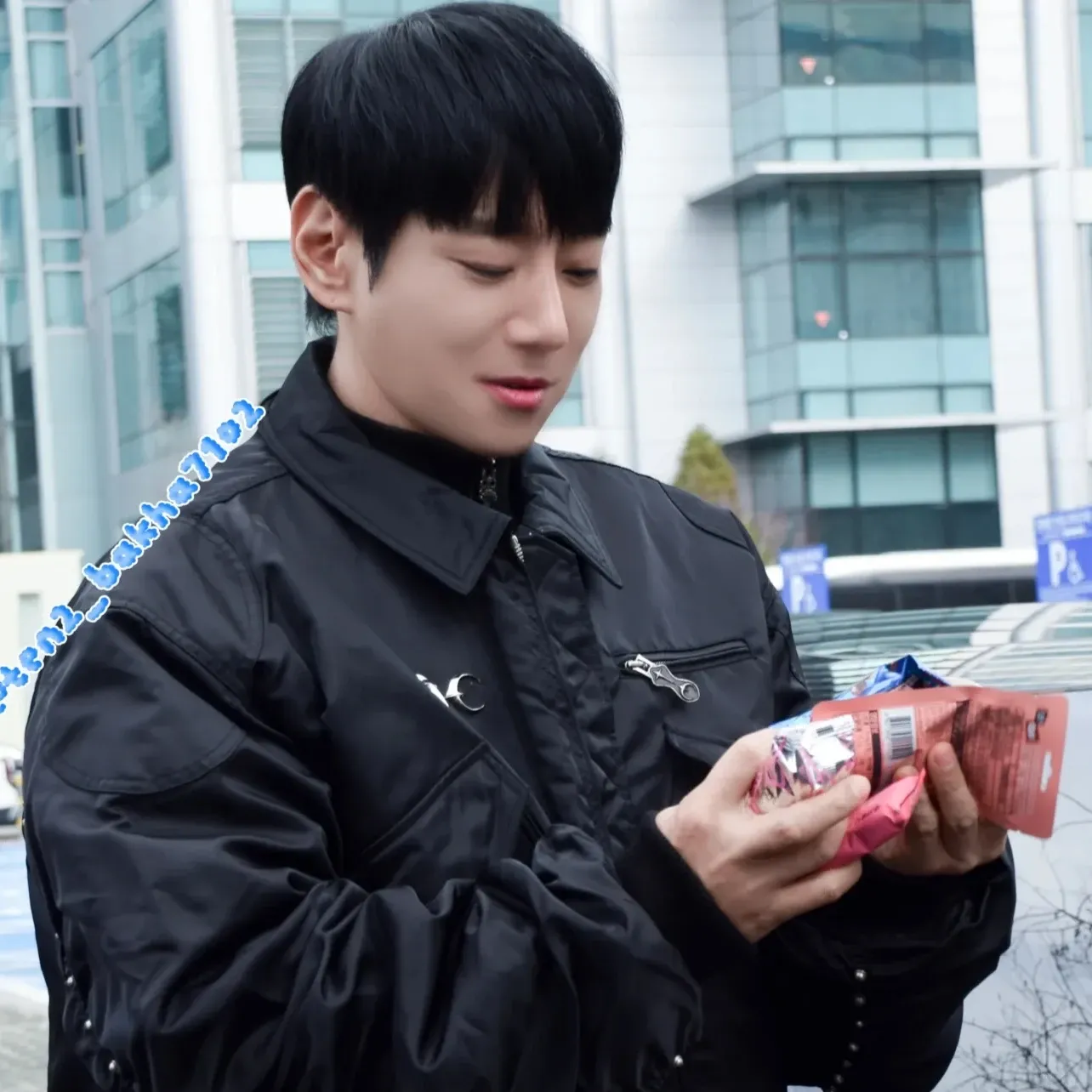 ファン・チヨルの舞台裏ショット