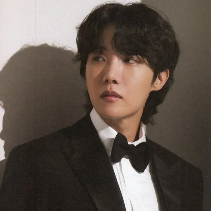 J-hope (防彈少年團)的最新活動照片