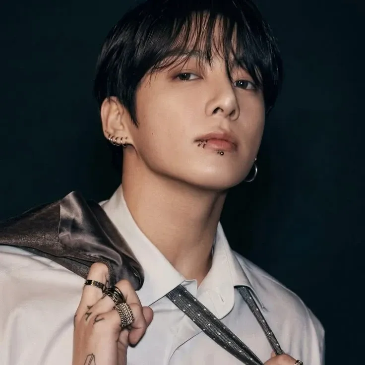 Foto aktivitas terbaru Jungkook (BTS)