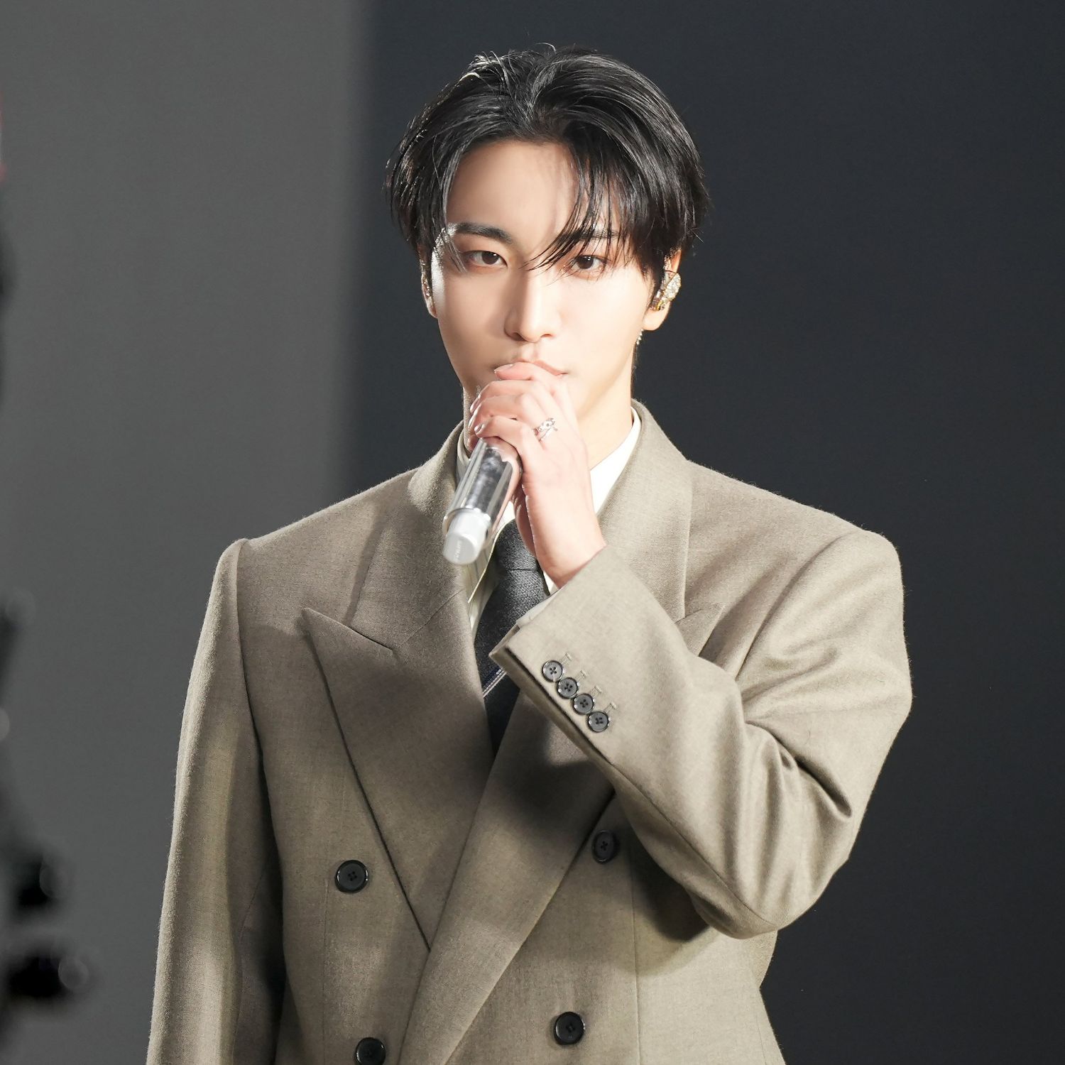 Behind-the-scenes cut of ATEEZ