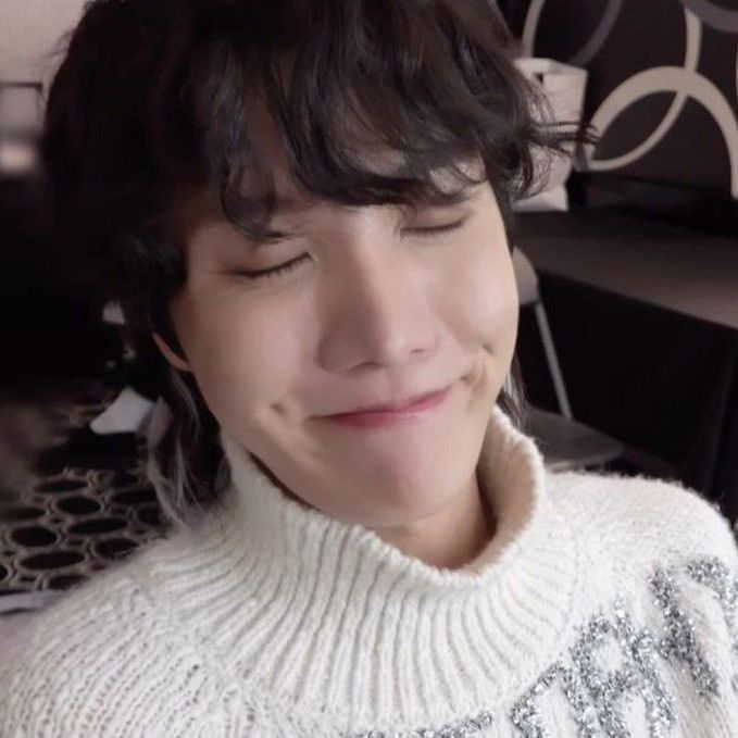 Foto aktivitas terbaru j-hope (BTS)