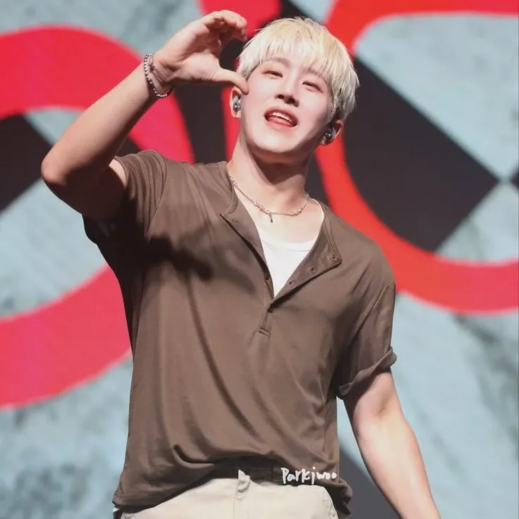 A moment captured by Jinjin (ASTRO)'s fan