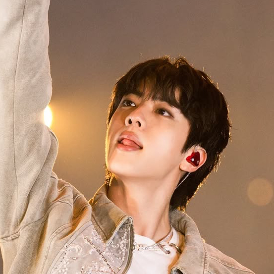 Foto aktivitas terbaru Jin (BTS)