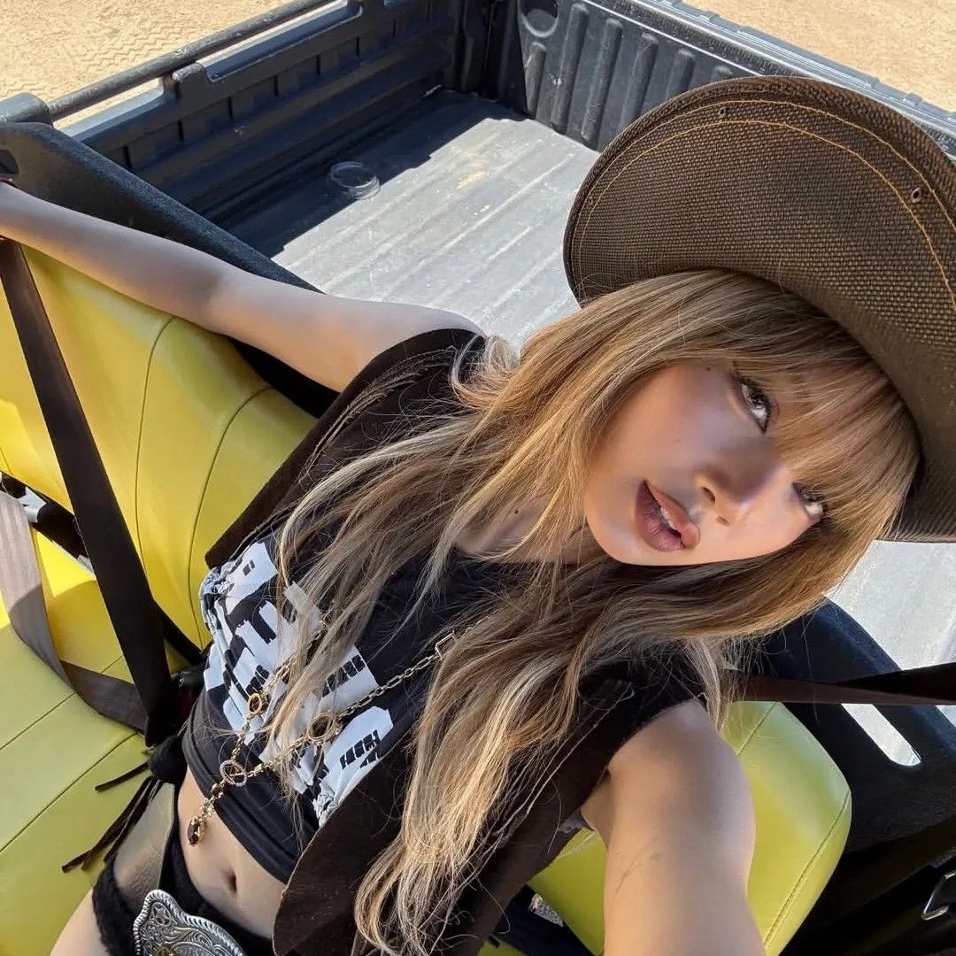 A moment captured by Lisa (BLACKPINK)'s fan