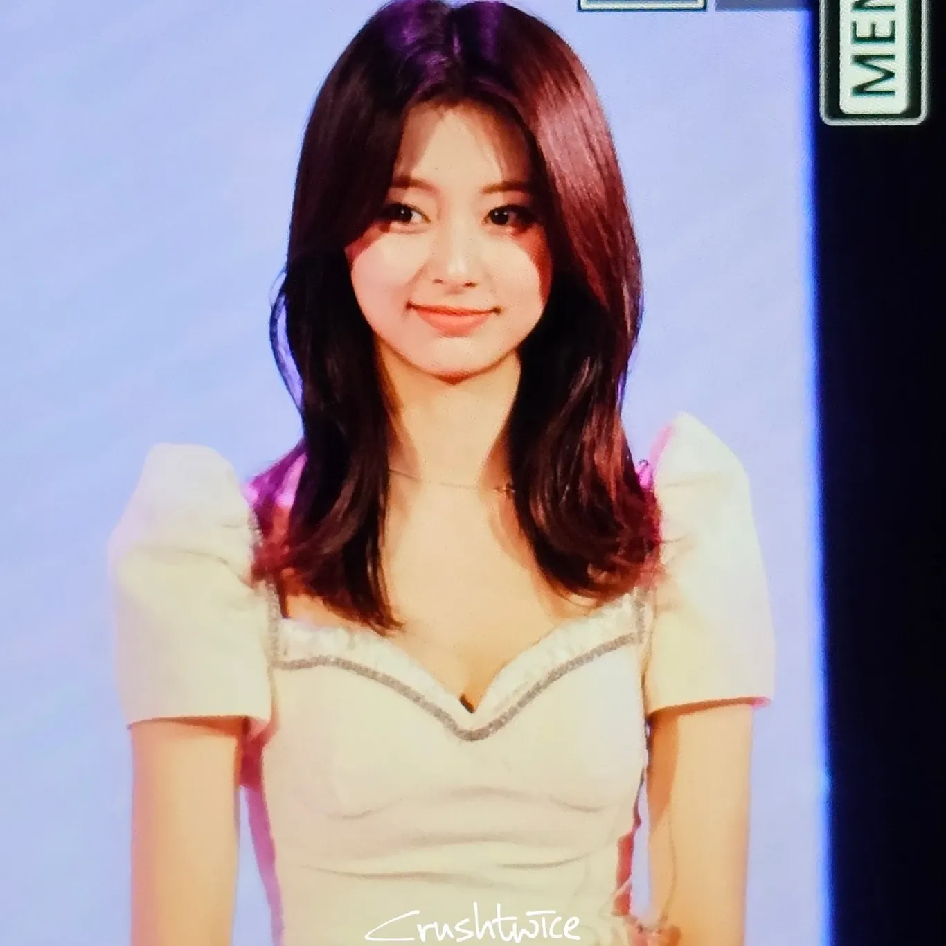 Foto aktivitas terbaru Tzuyu (TWICE)