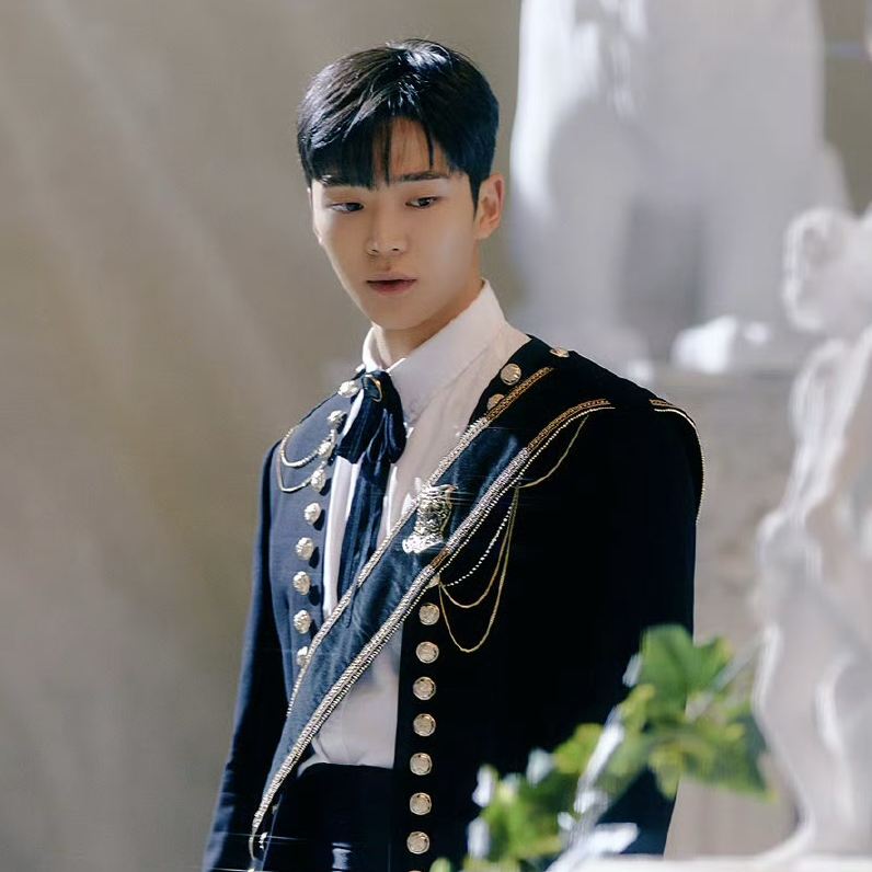 Foto aktivitas terbaru Rowoon