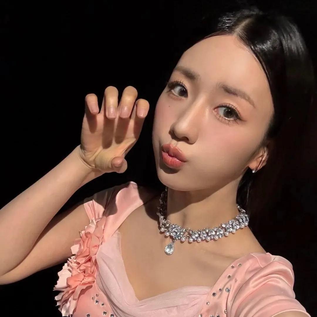 Recent activity shot of Yoon Bomi (Apink)