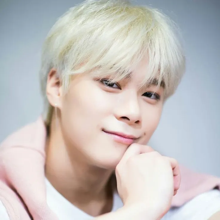 A moment captured by Moonbin (ASTRO)'s fan