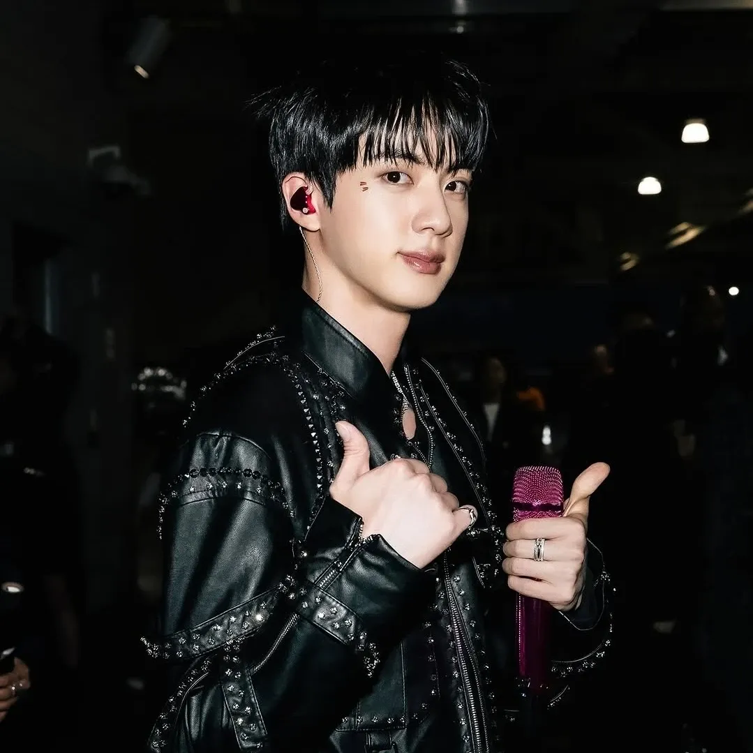 Behind-the-scenes cut of Jin (BTS)