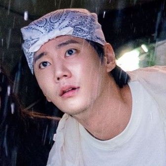 Behind-the-scenes cut of Lee Junyoung