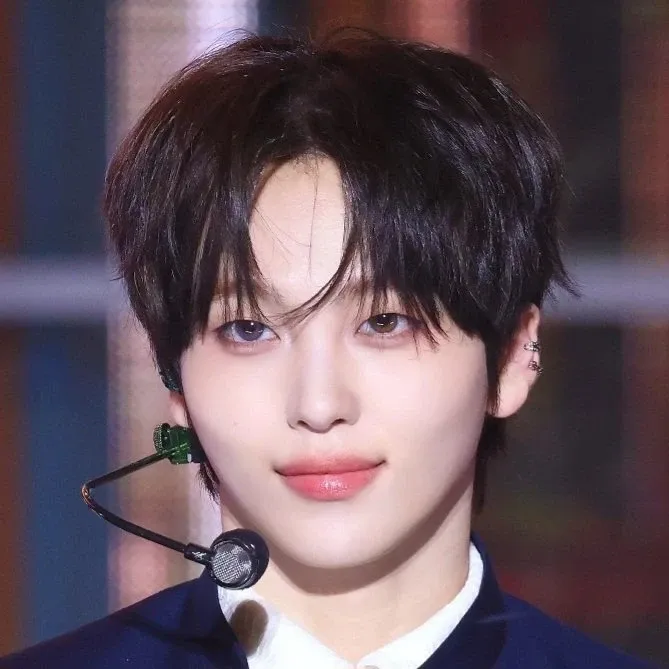 Latest photo of Hyeongjun (CRAVITY)