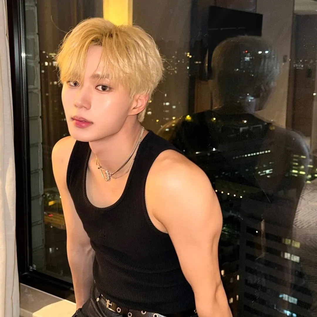 Behind-the-scenes cut of Kim Junseo (ALPHA DRIVE ONE)