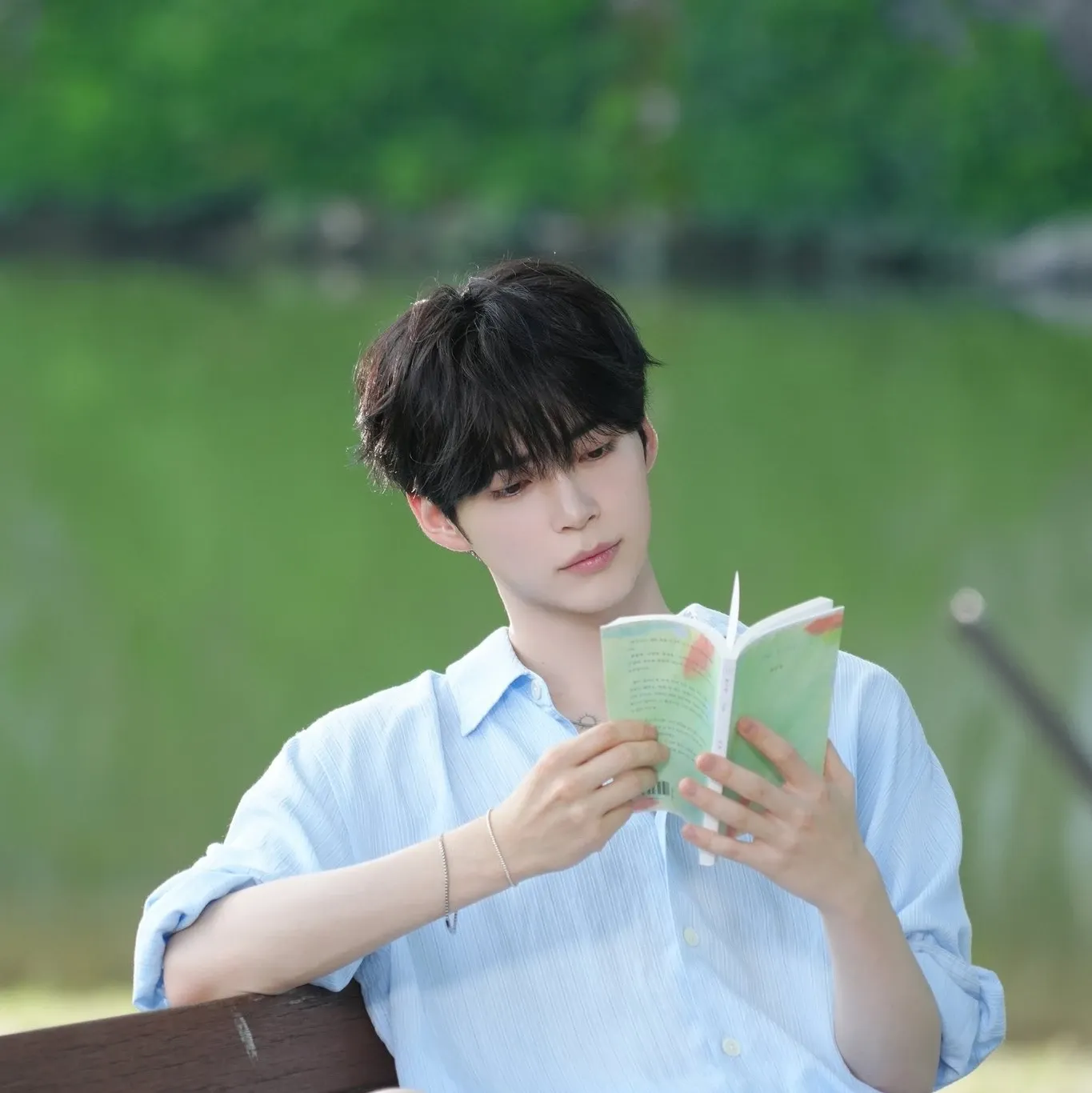 Behind-the-scenes cut of Sung Hanbin (ZEROBASEONE)