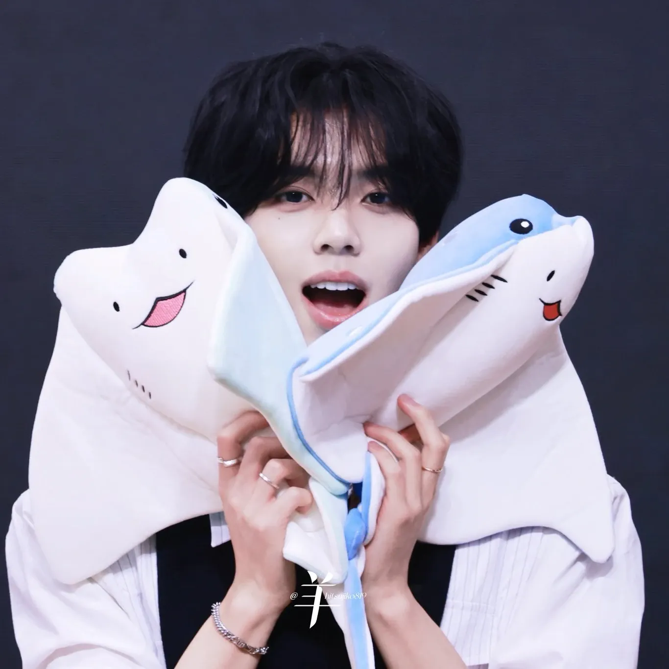 A moment captured by Han Yujin (AND2BLE)'s fan