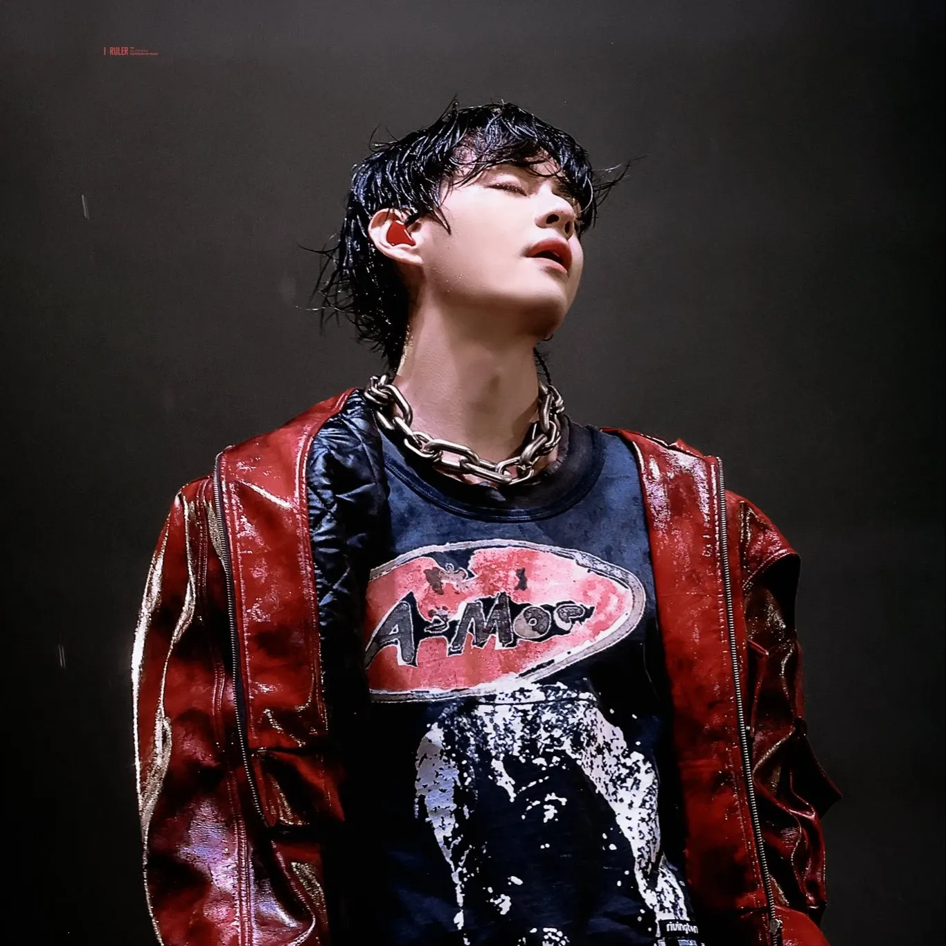 뷔 (방탄소년단)의 최신 사진