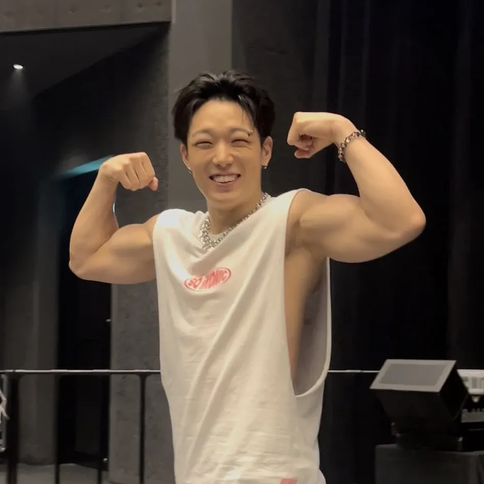 A moment captured by BOBBY (iKON)'s fan
