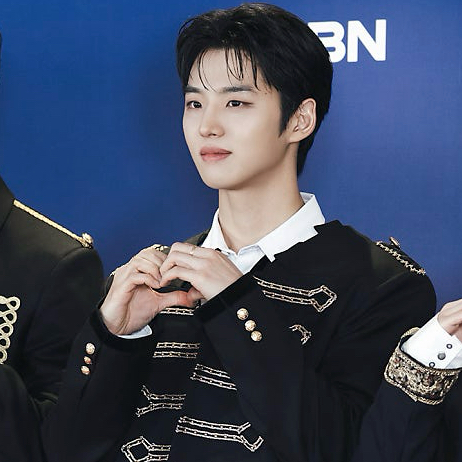 洪碩 (PENTAGON)的最新活動照片