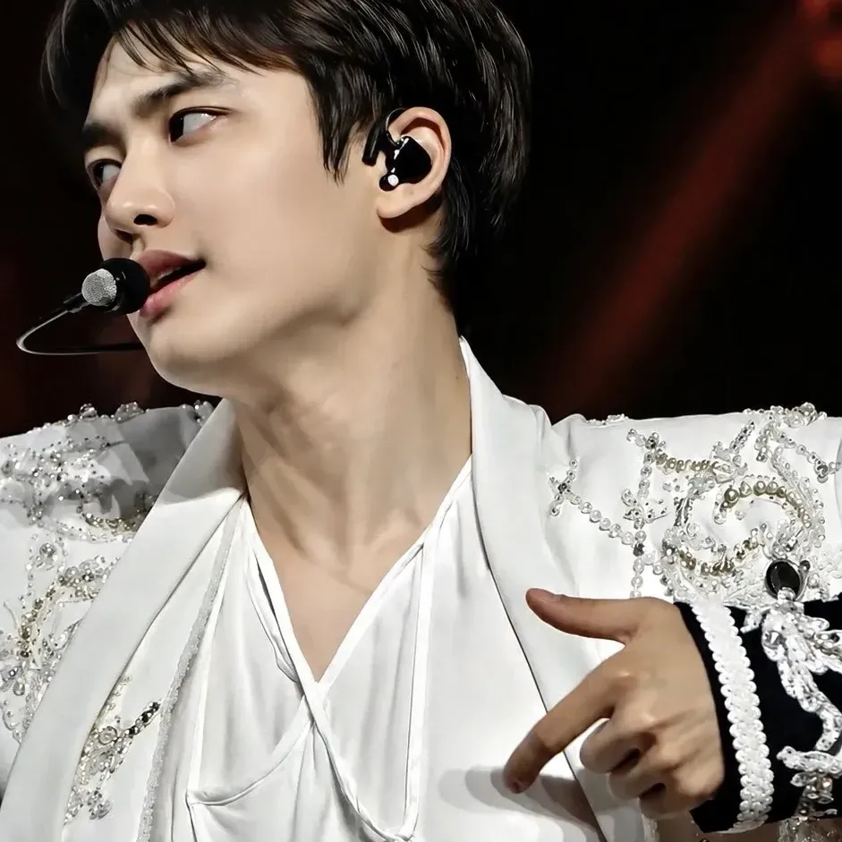 Foto terbaru D.O. (EXO)