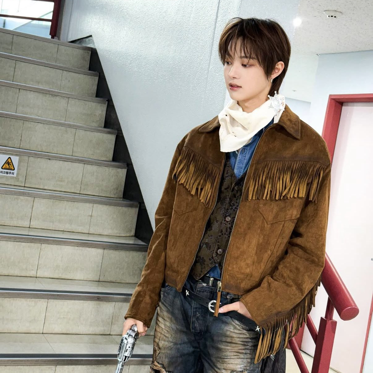 Behind-the-scenes cut of EJ (&TEAM)