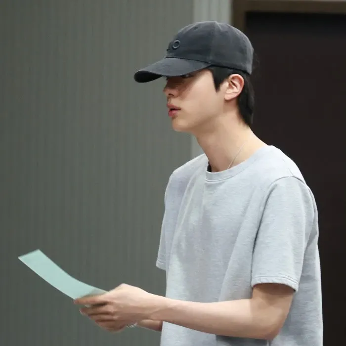 Momen yang diabadikan oleh penggemar Jin (BTS)