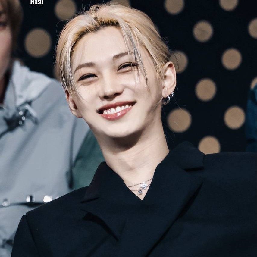 Latest photo of Felix (Stray Kids)