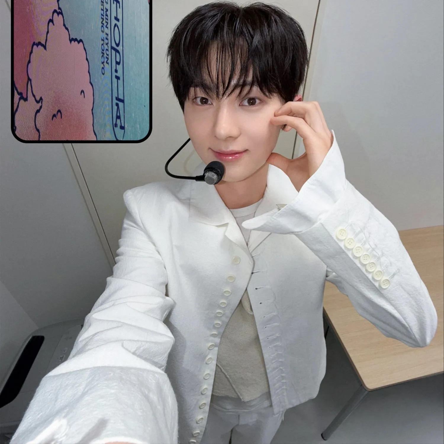 A moment captured by Hwang Minhyun's fan